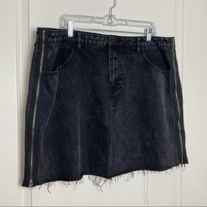 Forever 21 Plus Double Sided Zipper Black Denim Mini Skirt Women’s Size 3XL